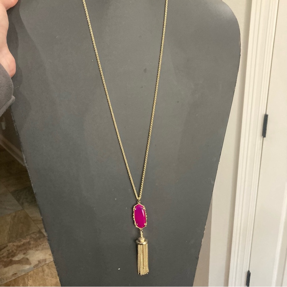 Kendra Scott pink agate Everly long pendant necklace in gold tone GUC